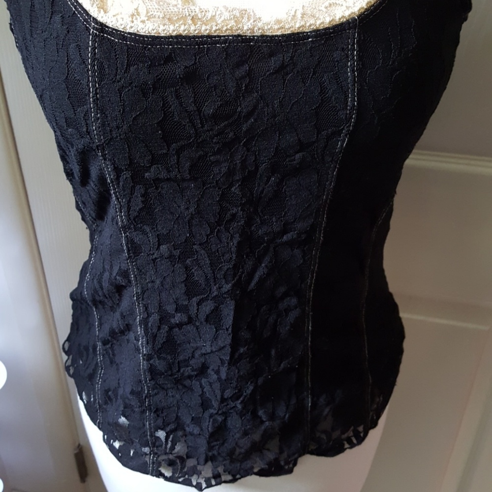 LACE TOP. - Picture 4 of 7